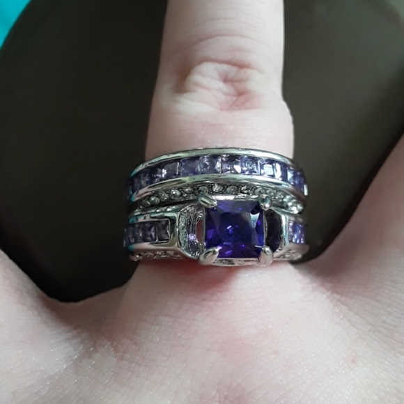 Ring - Picture 1 of 4